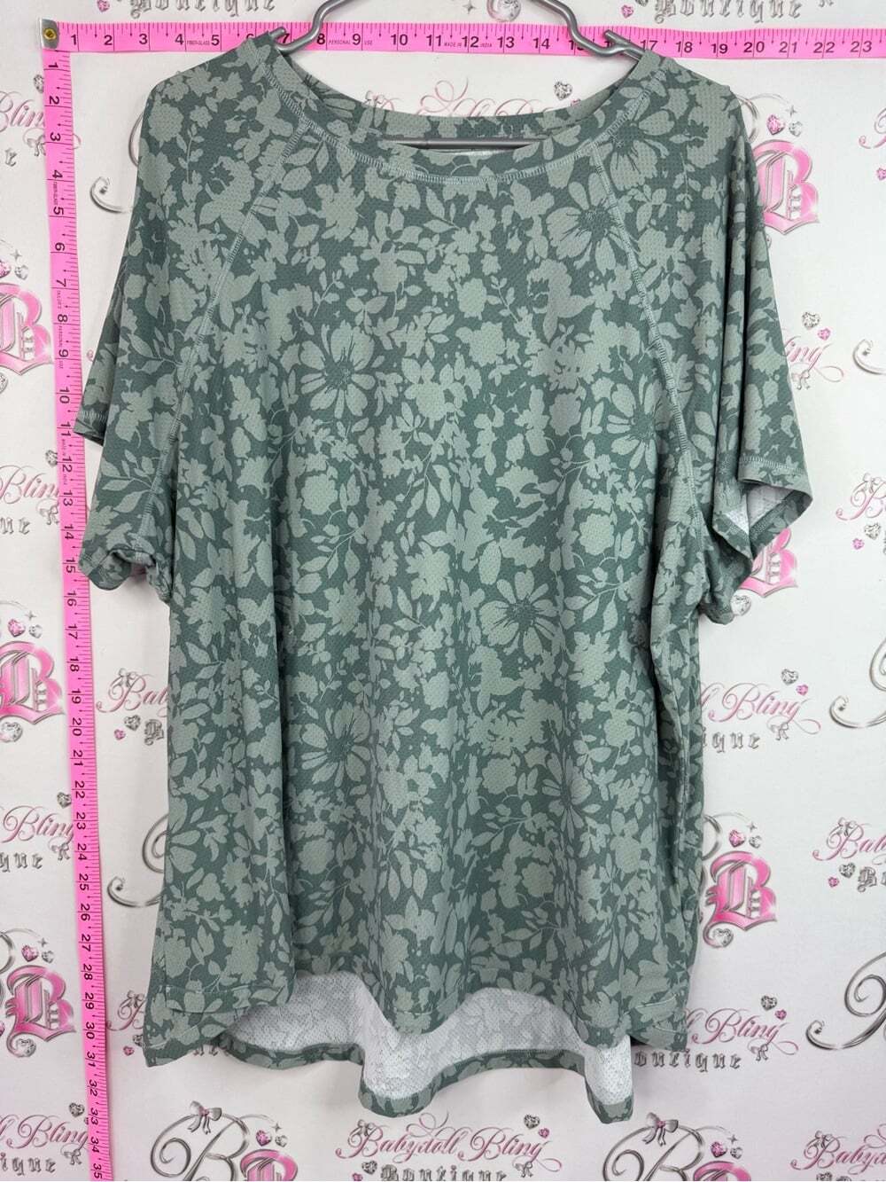 Active zone tshirt Women's Sage Green Floral Short Sleeve Tee